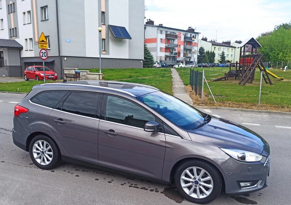 Ford Focus cena 39800 przebieg: 217000, rok produkcji 2016 z Dębica małe 232